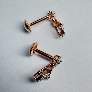 Pendientes redondos de oro rosa de 9 quilates con diamantes cultivados en laboratorio y naturales |   0.28 CT - Product Image 4