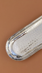 Bandeja de Servicio Ovalada Larga de Acero Inoxidable Martillado, Plato Estrecho de Metal para Toallas de Hotel, Aperitivos, Restaurantes y Buffets - Product Image 5