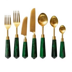 Cuchara y Cuchillo de Acero Inoxidable de Alta Calidad, Diseño Premium, Juego de Cubiertos Sostenibles con Acabado Espejo, Mango de Madera, Estilo Moderno - Product Image 1