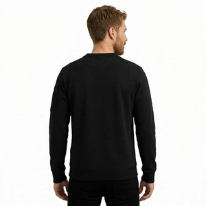 Sudadera Negra Personalizada para Hombre, Cuello Redondo, Forro Polar Grueso, Manga Larga, Bolsillo Táctico en la Manga, Estilo Casual Deportivo - Product Image 2