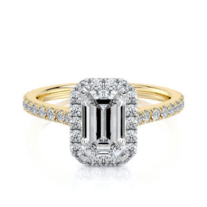 Bague de fiançailles en or massif 14 carats plaqué rhodium avec halo de diamants de laboratoire taille émeraude 2,15 CTW et pavé, certifiée IGI - Product Image 1