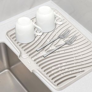 Tappetino Asciugapiatti Antiscivolo in Pietra, Scolaoggetti da Cucina Resistente al Calore con Drenaggio Integrato - Product Image 1