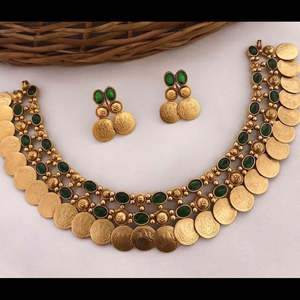 Ensemble de colliers de festival plaqué or avec zircon et perles - Designer - Product Image 2