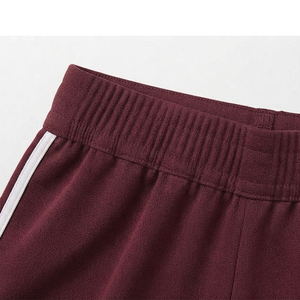Shorts athlétiques 2 en 1 pour femmes, conçus avec une couche intérieure douce et confortable, ceinture confortable, coupe sportive tricotée. - Product Image 3
