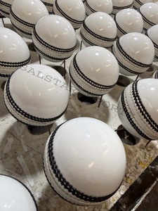 Ballons de cricket Salstar Sport de qualité supérieure en cuir de première sélection, personnalisables, couleurs blanches, conception de logo, produits de qualité supérieure - Product Image 2