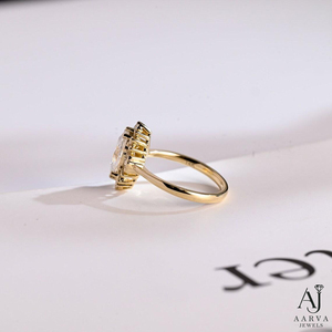 Anillo de Compromiso Solitario de Moissanita con Corte Marquesa Chapado en Oro de 14K y Engaste de Puntas para Mujer - Joyería de Lujo para Boda - Product Image 3