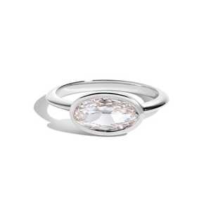 Anillo de Compromiso y Boda de Oro de 14K con Diamante Cultivado en Laboratorio de Corte Ovalado de 1.5 Quilates, Engaste de Bisel, Solitario Moderno, Certificado, Anillo de Promesa para Mujer - Product Image 3