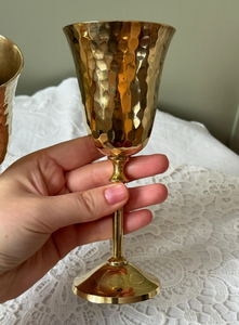 แก้วไวน์ดีไซน์คลาสสิกแบบขายส่ง สลักลายด้วยมือ แก้วค็อกเทลทรงโกเบลต์เคลือบทอง ราคาประหยัด ของขวัญโลหะ - Product Image 3