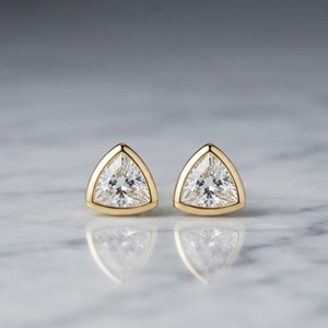 Boucles d'oreilles clous populaires en diamant taille trillon de 1,00 carat chacun, cultivé en laboratoire, en or massif 14K, cadeau idéal pour anniversaire et fêtes - Product Image 4