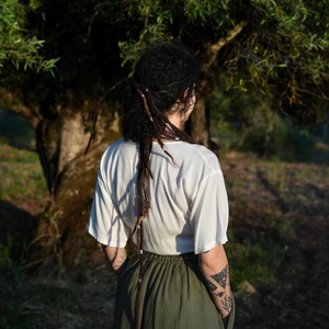 Camisa Boho Blanca Hecha a Mano de Rayón con Botones de Coco, Top Ligero de Verano, Transpirable y de Corte Holgado - Product Image 3