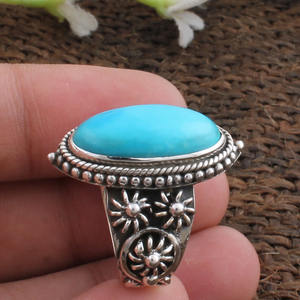 Bague Solitaire Classique Bohème Faite à la Main en Argent Sterling 925 avec Turquoise Taille Brillant Sertie Clos, Certifiée Jaipur, Unisexe - Product Image 1