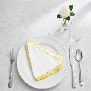 Serviette de table en coton jaune de luxe avec bord festonné pour dîner, mariage ou fête - Product Image 2