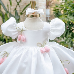 Robe de princesse pour filles 157 en satin lisse avec appliques de fleurs en forme de tulipe, manches bouffantes, jupe évasée pour la vente en gros en boutique OEM - Product Image 2