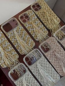 NOUSHAD HANDICRAFTS - Funda para Teléfono Hecha a Mano con Cuentas de Vidrio Plateadas Personalizadas, Patrón de Flores en Punto de Cruz, Bordado de Algodón, Textil Dorado - Product Image 1