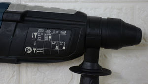 Marteau perforateur rotatif GBH 2-28 DV avec mandrin SDS-PLUS 850W pour perçage et sculpture intensifs dans le béton, la maçonnerie et le bois - Product Image 4