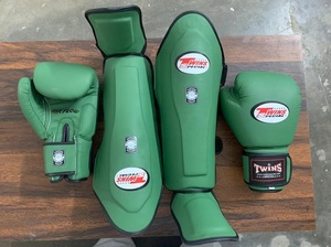 ชุดถุงมือและสนับแข้ง MMA สำหรับฝึกซ้อมคู่แฝด หนังพรีเมียม ระบายอากาศได้ดี น้ำหนักเบา สายรัดข้อมือปรับได้ สำหรับผู้ใหญ่ - Product Image 5