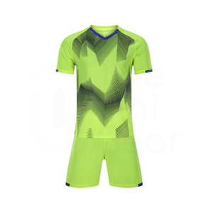 Ensemble de maillot et short de football pour homme, vert géométrique, col en V, manches courtes, évacuation de l'humidité, toutes saisons - Product Image 1