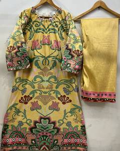 Vestido de terciopelo pakistaní de diseñador, vestido de terciopelo más vendido en línea, vestido de terciopelo moderno pakistaní Shalwar Kameez a bajo precio - Product Image 2