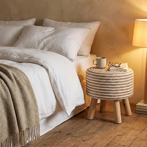 Pouf rond tressé à la main avec pieds en bois massif et jute naturel, repose-pieds moderne style bohème, siège décoratif pour salon et chambre. - Product Image 2