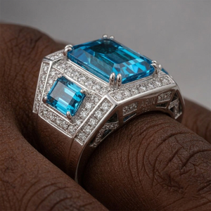 Bague Hip Hop Bleue Taille Émeraude avec Diamants Ronds, Bague Statement Sertie de Diamants, Bijoux de Luxe en Diamants de Laboratoire, Création de Designer pour Homme - Product Image 4