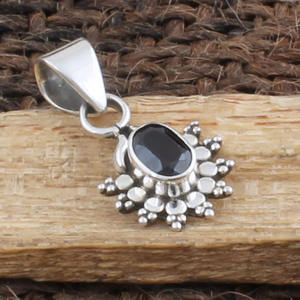 จี้พลอยโกเมนสีแดงธรรมชาติ เงินแท้ 925 ชุบแพลตตินั่ม งานแฮนด์เมดสไตล์วินเทจ พลอยประจำเดือนมกราคม คริสตัลบำบัด คุณภาพดี - Product Image 3