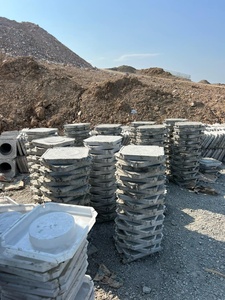 Moule en plastique pour dalle de béton préfabriquée avec ouverture circulaire - Product Image 6