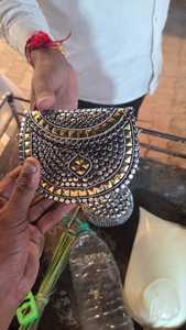 Bolso de Diseño de Lujo Hecho a Mano con Concha de Nácar, Cadena Metálica Extraíble y Acabado Premium - Product Image 2