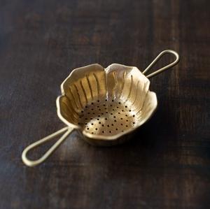 New style Hot selling brass <b>tea</b> strainer with long handle traditional loose <b>tea</b> filter metal <b>tea</b> <b>infuser</b> kitchen <b>tea</b> accessory - Product Image 3