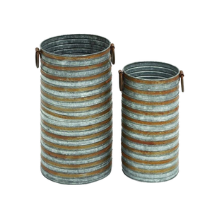 Maceta de metal con acabado rústico, cubo largo, decoración para exteriores e interiores, flor de hierro, metal galvanizado, acabado recubierto de esmalte - Product Image 1