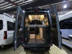 MINT Clase B 2025 Storyteller Overland DARK MODE OG AWD |   Autocaravana |   Camioneta de aventura |   Furgoneta |   RV |   Narrador - Product Image 2