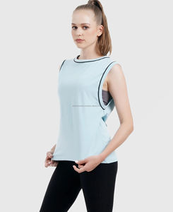 เสื้อกล้ามผู้หญิงสีฟ้าอ่อนคุณภาพพรีเมียม เนื้อผ้าถักนิตติ้งระบายอากาศได้ดี ผลิตจากโพลีเอสเตอร์ 100% เป็นมิตรต่อสิ่งแวดล้อม สไตล์สตรีทแวร์ พร้อมปักโลโก้ด้านหน้า - Product Image 2