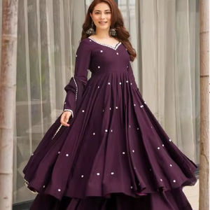 Presentamos el Nuevo Traje Anarkali de Diseñador en un Estilo Moderno y Elegante, con Bordado de Seda Romana, de Secado Rápido, Ideal para Bodas y Fiestas - Product Image 1