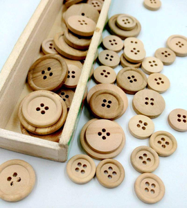 กระดุมไม้ขายส่งแบบสี่รู ขนาดปรับแต่งได้สำหรับเสื้อผ้า บรรจุ 50 ชิ้นต่อถุง - Product Image 5