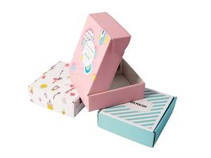 Boîte d'expédition en carton ondulé personnalisée, blanche et verte, pour l'e-commerce - Fabriquée en usine au Vietnam - Product Image 3