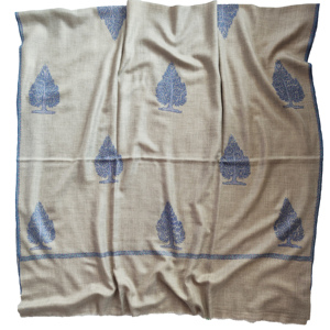 Diseño de bordado a mano estilo suzani de Cachemira, chales de pashmina suzani tradicionales de invierno hechos a mano, bordado a mano en cachemira pura. - Product Image 2