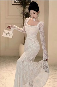 Robe longue blanche en dentelle et mousseline pour femme, col épaules dénudées, taille basse, silhouette droite, élégante - Product Image 4