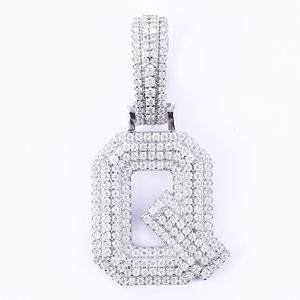 Colgante de Letra con Moissanita Redonda Brillante, Chapado en Oro Blanco, Plata de Ley 92.5%, Certificado GRA, Estilo Hiphop, Unisex, Regalo para Hombre - Product Image 1
