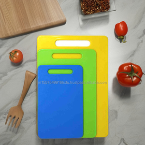 Planche à découper rectangulaire en plastique de haute qualité, légère et facile à nettoyer, durable, de qualité alimentaire, compatible lave-vaisselle, pour une utilisation en cuisine - Product Image 2