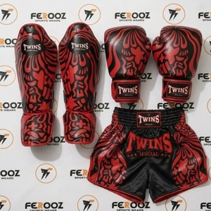 ชุดอุปกรณ์ฝึกซ้อมคิกบ็อกซิ่ง MMA ยี่ห้อ Twins พร้อมสายรัดแบบ Hook & Loop สำหรับการฝึกซ้อมและป้องกันตัว ประกอบด้วยถุงมือและกางเกงขาสั้น - Product Image 3