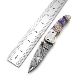 Navaja Plegable de Acero de Damasco Personalizada con Mango de Resina de Mármol Morado y Bolster Grabado, EDC para Caza y Camping, Directo de Fabricante - Product Image 4