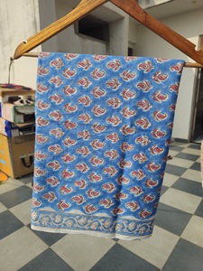 Paréo en coton imprimé à la main, motif cachemire bleu floral, léger, style bohème, pour femme, doux pour la peau, idéal pour la plage ou comme couverture de maillot de bain. - Product Image 2