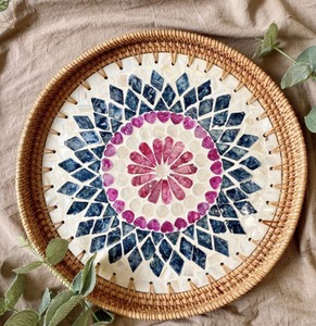 Plateau en rotin vietnamien innovant pour le rangement polyvalent ou comme plateau de service décoratif, pièces de coquillages et tissage de fibres - Product Image 5