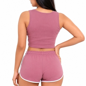 Ensemble haut court et short pour femme personnalisé, haut de gamme, sans manches, col rond, tricoté, vêtements de sport décontractés avec ajustement confortable sur le côté, séchage rapide - Product Image 2