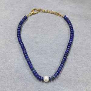 Collier en résine au design unique, bijoux faits main sur mesure pour boutiques, disponible en qualité export et artisanat en résine. - Product Image 4