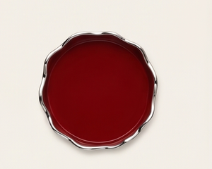 Plateau de service rond artisanal à bord festonné en émail rouge, plat à fruits en métal ondulé argenté, plateau décoratif pour table basse - Product Image 2