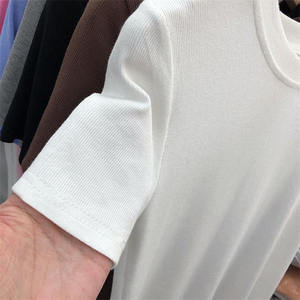 เสื้อผ้าผู้หญิง เสื้อครอปแขนสั้นสีพื้นสำหรับฤดูร้อน เสื้อยืดพื้นฐานสำหรับผู้หญิง - Product Image 5