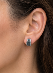Pendientes de Aro Huggie con Diamantes Azules Naturales de Corte Redondo de 1.90 Cttw, con Color Mejorado, en Plata de Ley 925 - Product Image 3