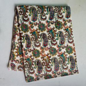 Tissu en coton pur imprimé à la main, motif Paisley multicolore, textile indien fait main pour vêtements et décoration intérieure - Product Image 3
