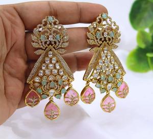 Preciosos Pendientes de Moissanita Chapados en Oro de Latón, Calidad Premium, Hermosos Pendientes Kundan para Mujeres y Niñas, Ideales para Bodas y Fiestas - Product Image 4