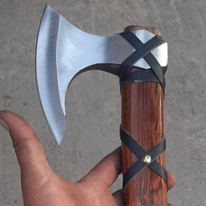 Hache en acier forgé artisanal avec manche en bois personnalisé, outil de découpe pour camping en plein air, équipement de bushcraft, fournisseur en gros - Product Image 4